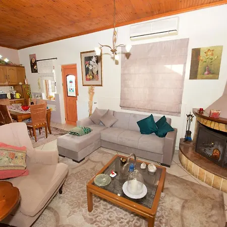 Deluxe Apartment Makrádes